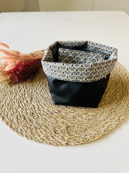 Panière en simili cuir + 7 lingettes démaquillante